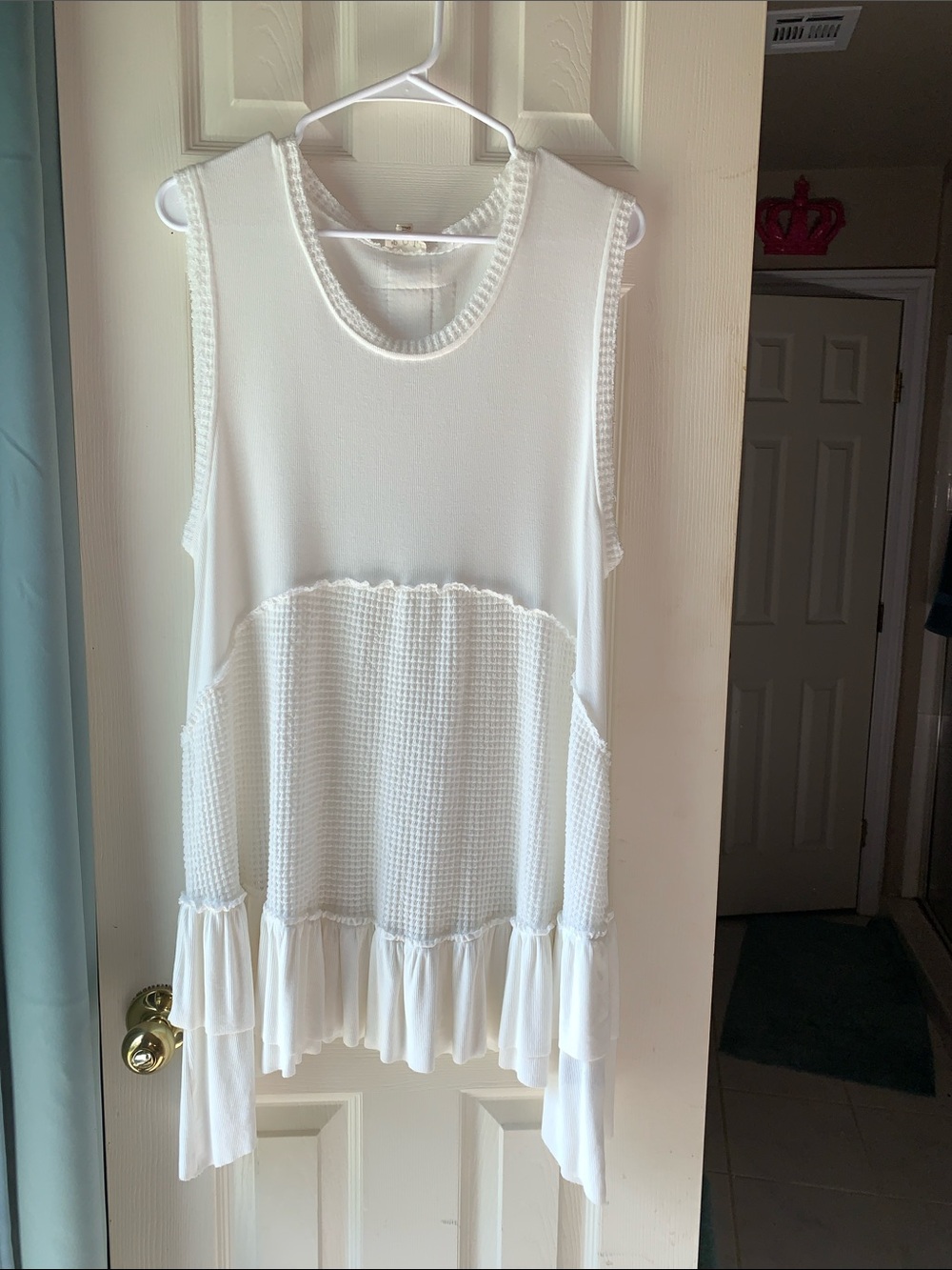 POL Long White Top With Ruffles Size Large Like New. No blemishes. Great Brand.